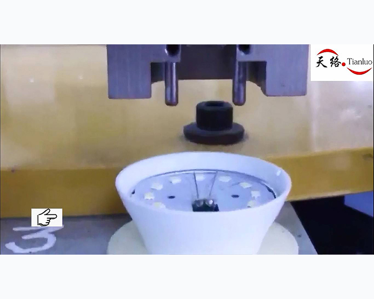 LED燈泡組裝線